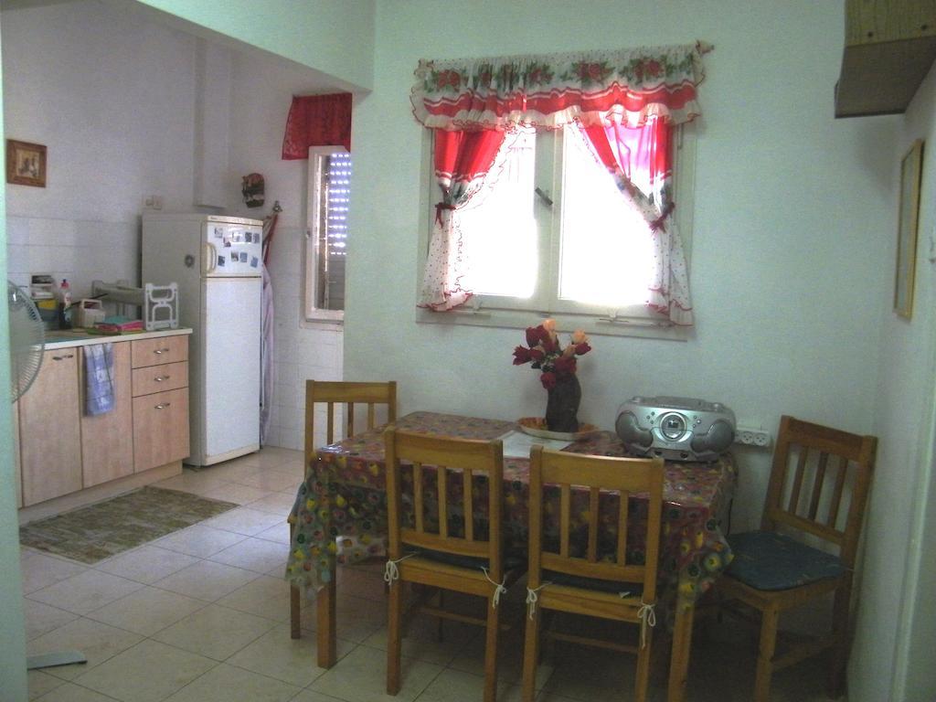 Stella Maris Hosting Apartment Хайфа Стая снимка